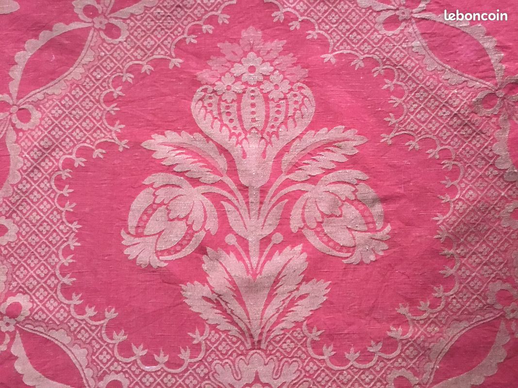 Tissu ancien soierie rouge or Jacques Garcia (image 1)