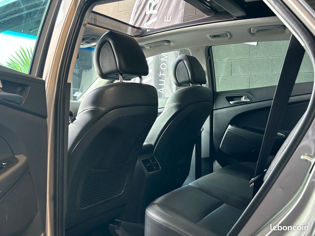 Hyundai Tucson 1.7 crdi 141 Executive / Toit ouvrant / Caméra de recul / Sièges chauffants-ventilés électriques / Volant chauffant / Hayon électrique (image 12)