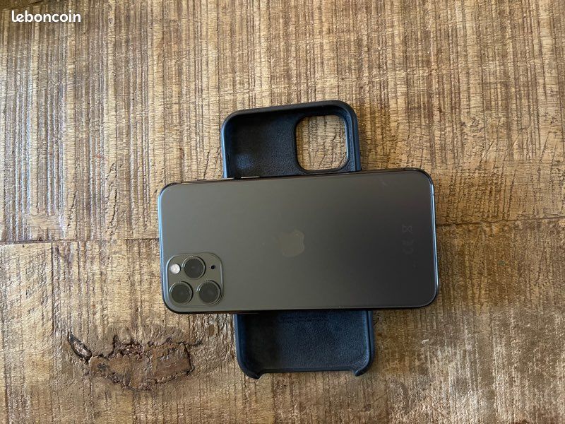 Iphone 11 pro 256 GO gris sidéral (image 1)