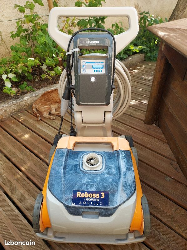 2 Robot de piscine HS (pour pièce démontable) Roboss 3 hayward aquilus avec chariot (image 1)