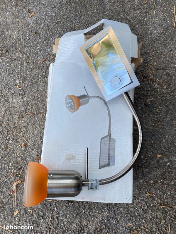 Lot 4 lampes/appliques orientables 50W GU10 (image 1)