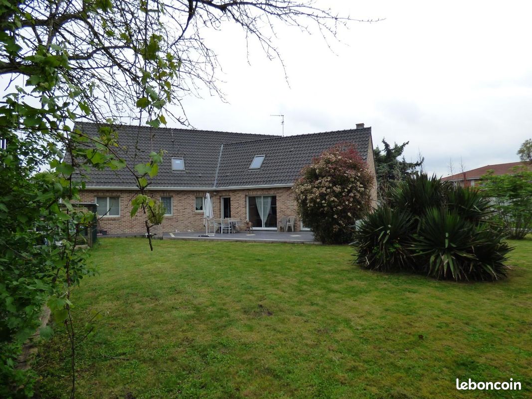 Local commercial 9 pièces 300 m² · à Lallaing · 300 m² · 660 000 €