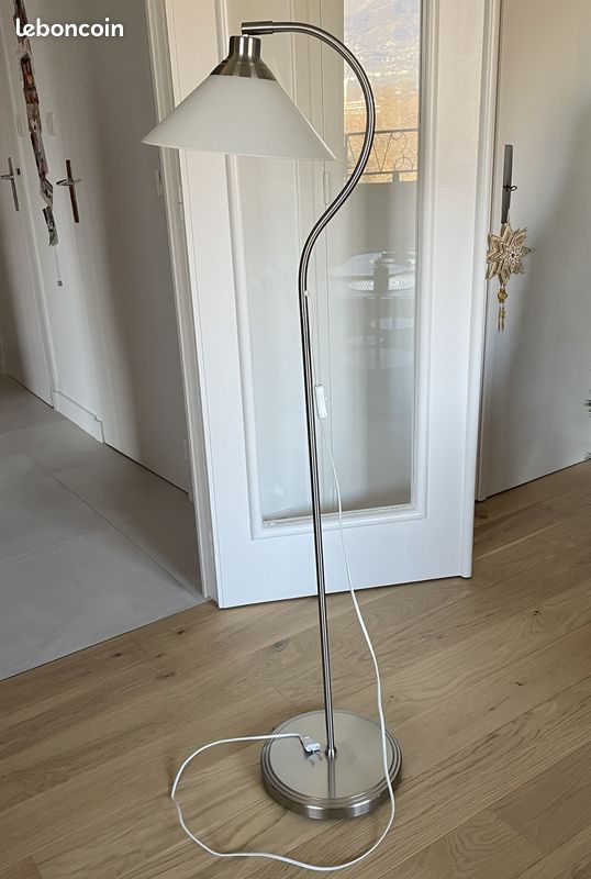 A vendre un lampadaire/Liseuse IKEA (image 2)