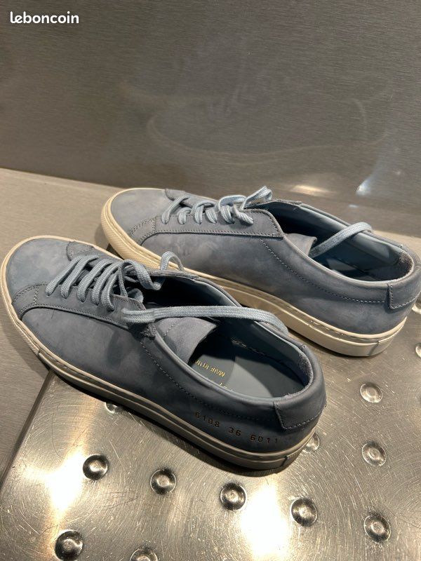 Baskets Common Projects Contrast Achilles en daim Femme poudre