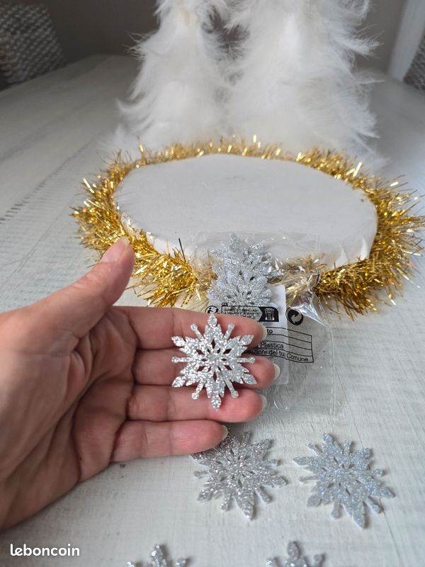 70 Pièces Décoratives En Bois Pour Noël – Flocons Et étoiles Blanc, Vert, Or à Disperser Sur La Table
