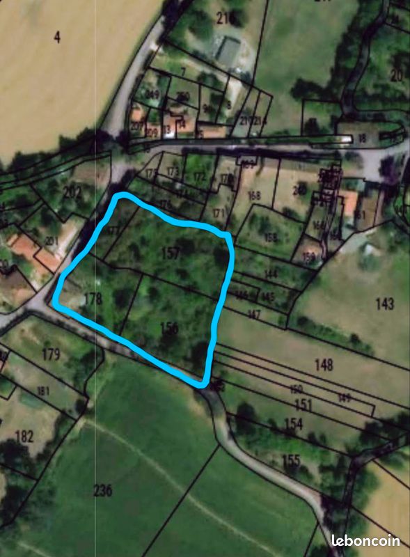 Terrain constructible 8000m2 · à Saint-Laurent · 85 000 €