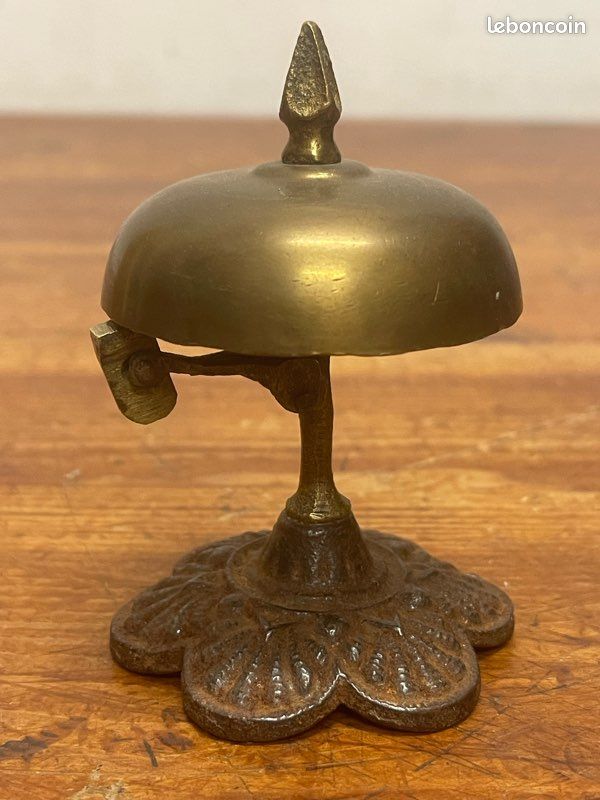 Ancien Couvercle De Sonnette En Laiton - Objet Décoratif 1900-1920 - 4"x2