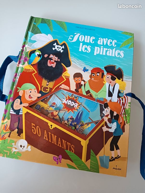 Gros livre jeu sur les pirates avec aimants (image 1)