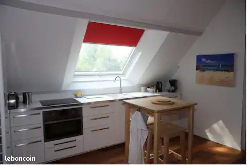 Grande Chambre Moderne avec Douche, Toilette Séparées, Baignoire et Lavabo, Cuisine Partagée à Louer (image 4)