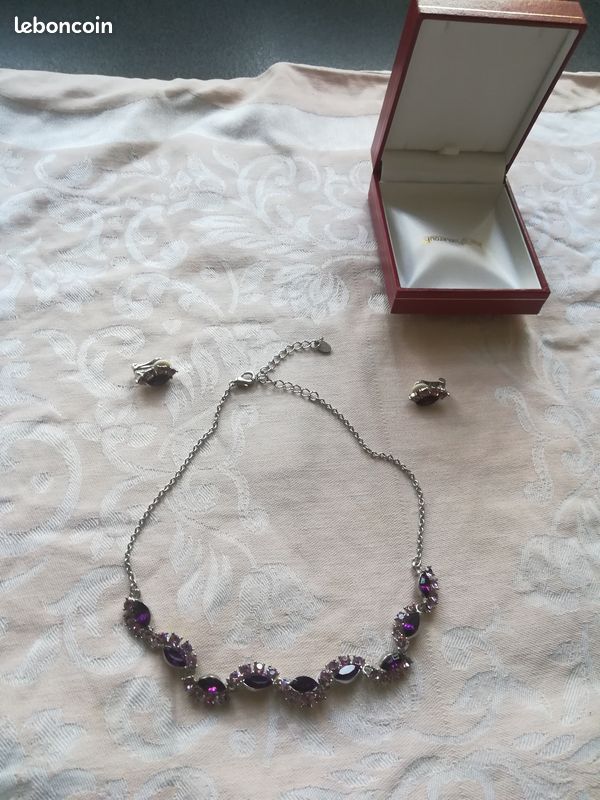 Collier et boucles d'oreilles (image 4)