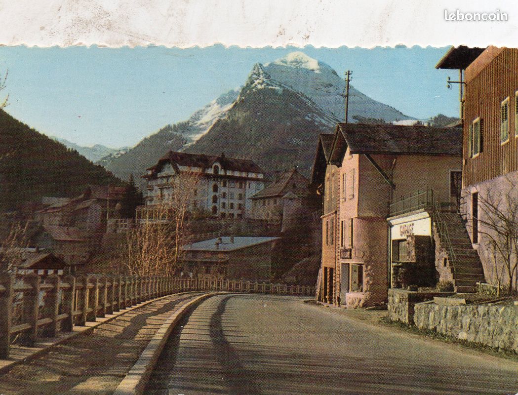CPM CARTE POSTALE 74 - Morzine multivue montagne ski dans les années 80 Blason EUR 3,00 - FR
