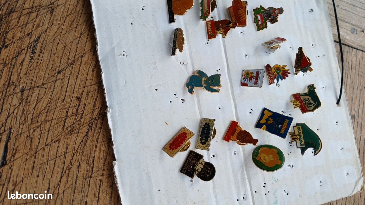 Lot de Pin's (image 4)