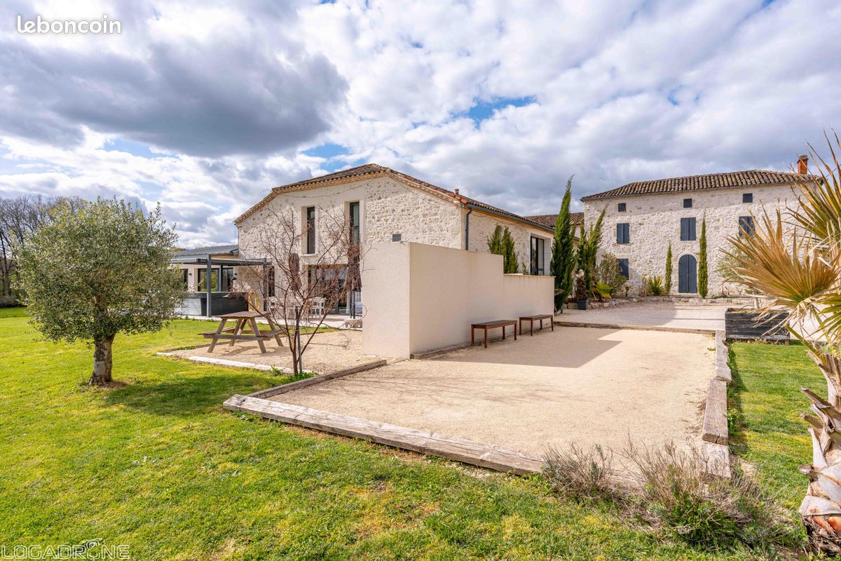 Maison 7 pièces 349 m² · à Lédat · 349 m² · 730 000 €