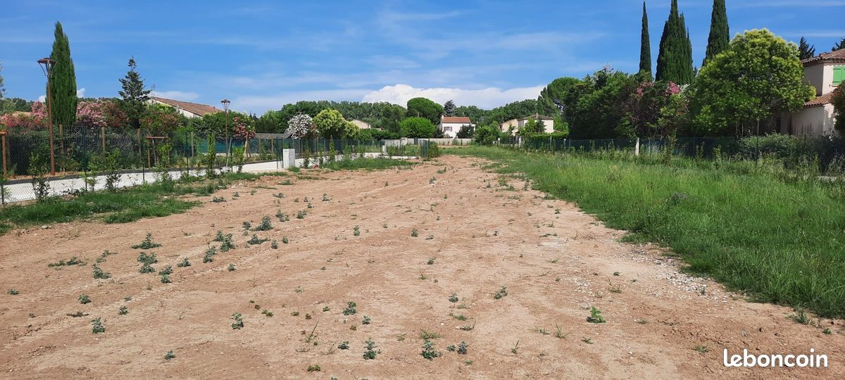 Terrain 600 m² · à Fontvieille · 600 m² · 265 000 €