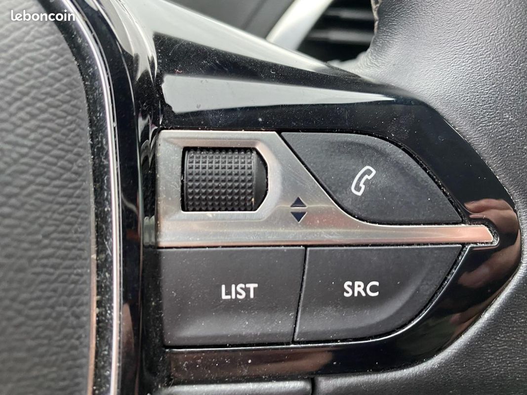 PEUGEOT 3008 1.2i 12V S&S - 130 Allure - Caméra de Recul + GPS (image 20)