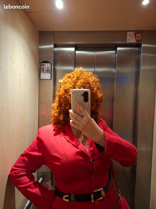Perruque bouclée rousse (image 4)