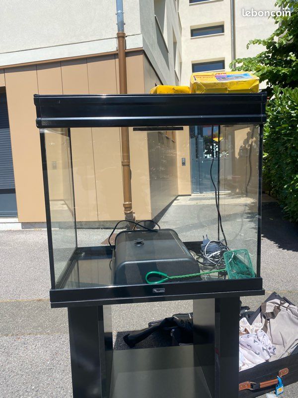 Aquarium avec meubles (image 2)
