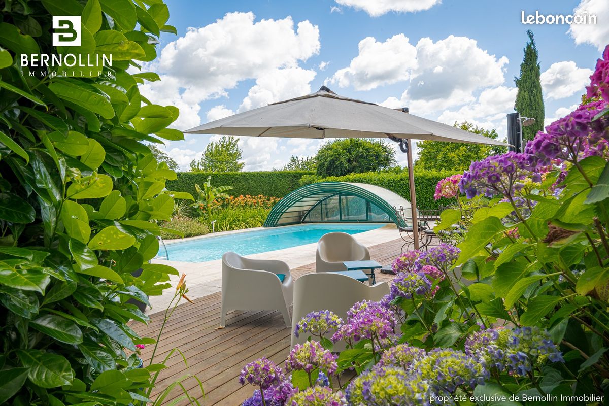 Maison 11 pièces 332 m² · à Curtafond · 332 m² · 469 000 €