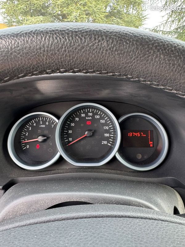 Dacia Lodgy 1.5 dCi 110 Stepway 7 places 1ère main attelage entretien Renault sans adblue d'origine distribution neuve garantie possible 12 mois reprise (image 6)