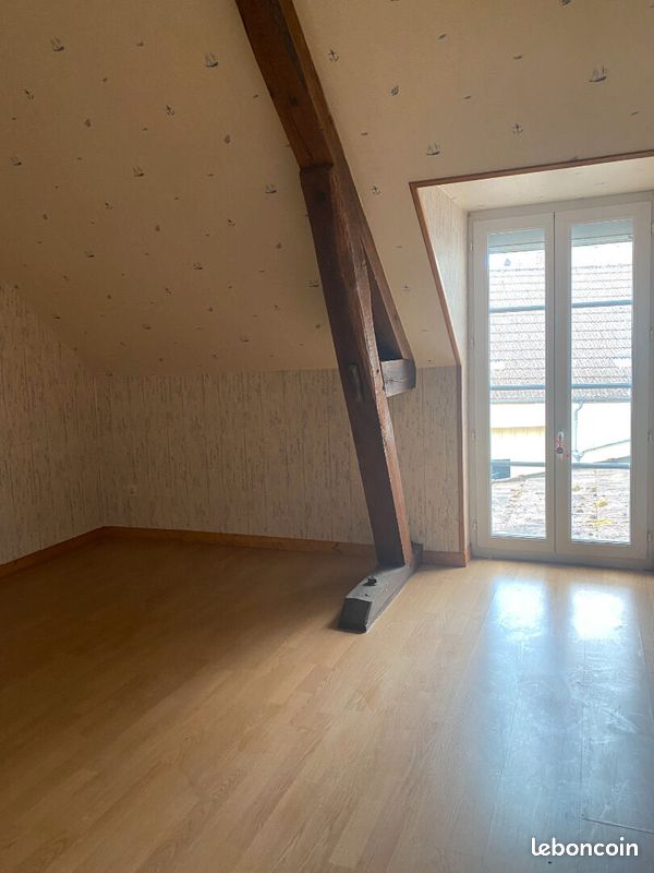 Immeuble 4 pièces 537 m² ESTISSAC (image 4)