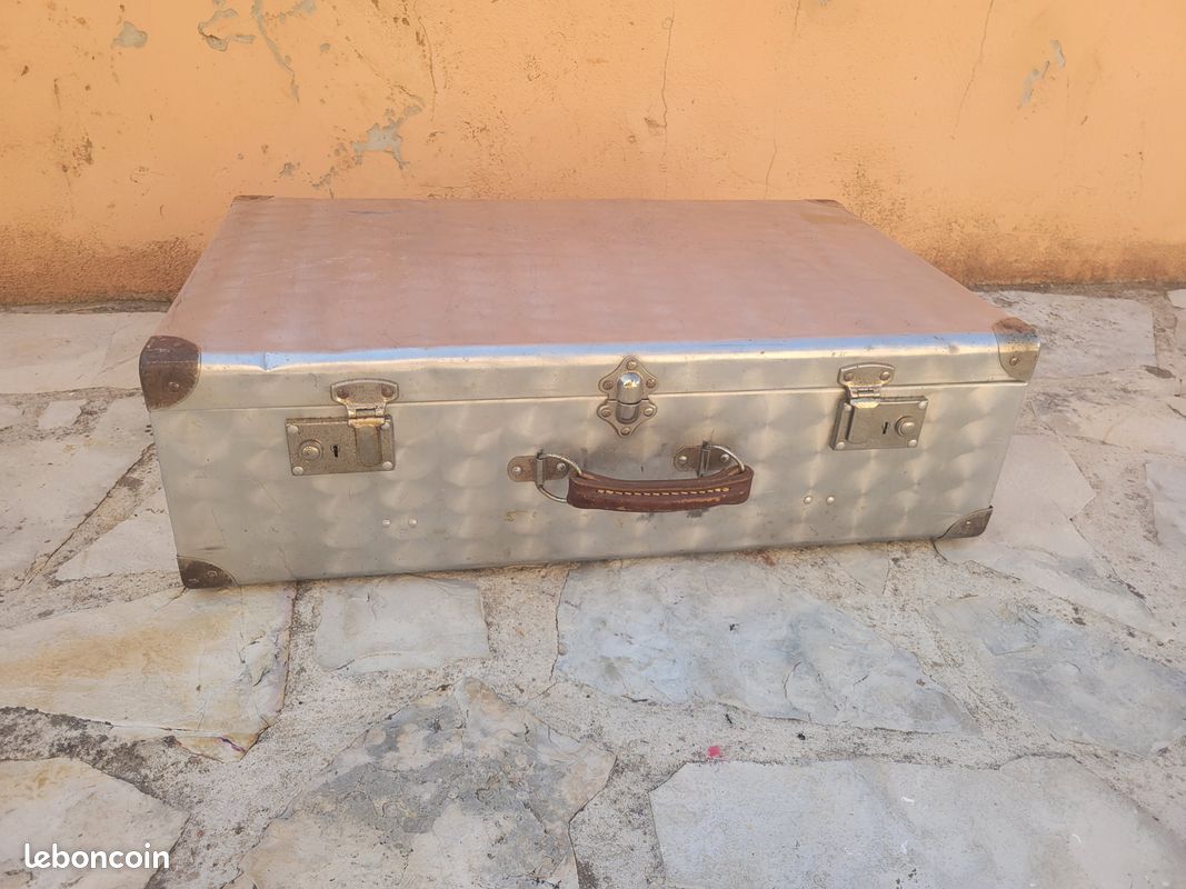 Valise en métal (image 1)