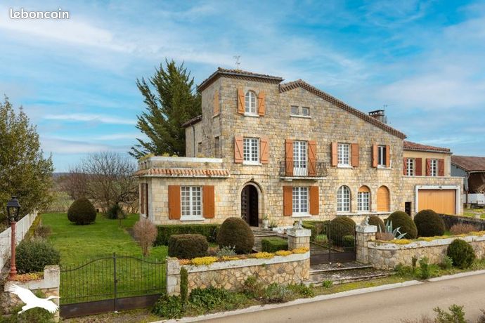 Maison 10 pièces 310 m²