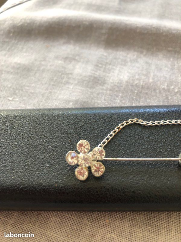 Broche fleurs vintage (image 2)
