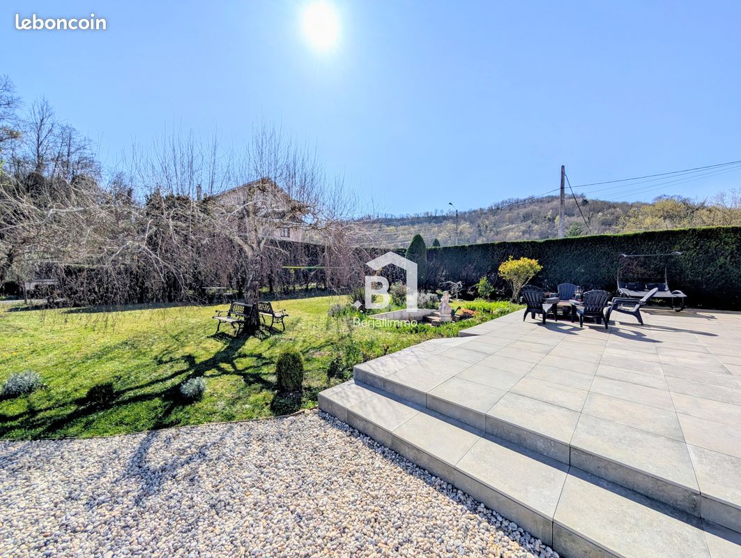Maison 8 pièces 210 m² · à Bourgoin-Jallieu · 210 m² · 299 000 €