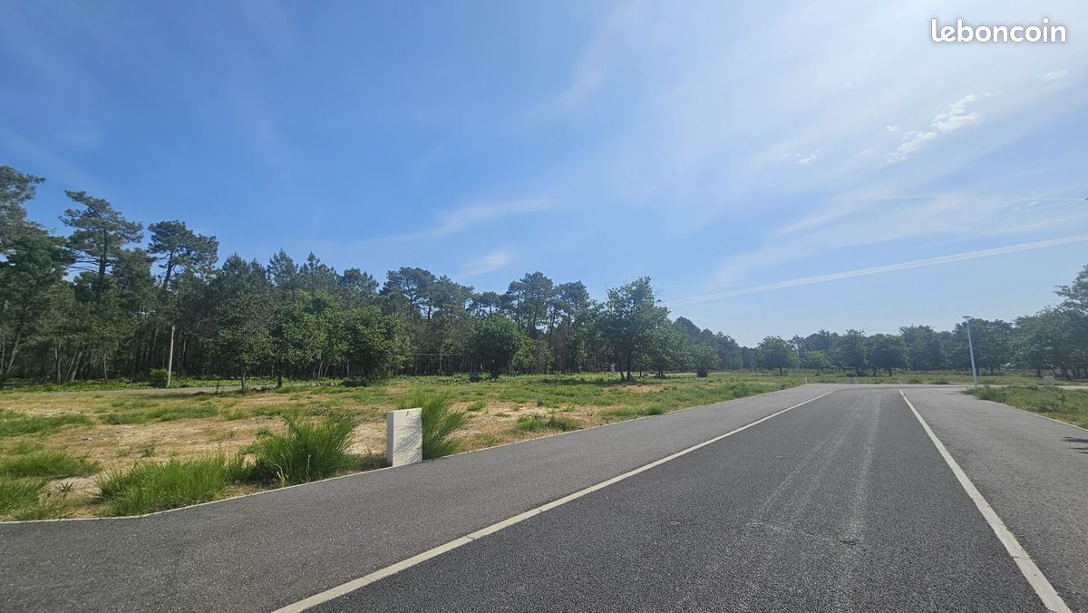Terrain à bâtir de 921 m² à VENDAYS-MONTALIVET (33) · 198 000 €