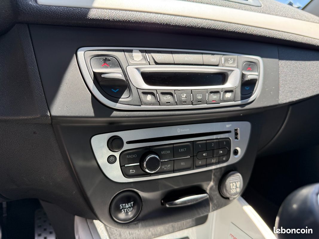 Renault Mégane COUPE 1.6 DCI 130 ENERGY INTENS Monaco GP (image 20)