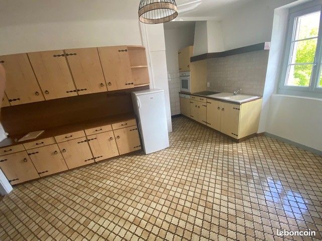 Appartement 3 pièces 86 m² · à Arc-Et-Senans · 86 m² · 570 €