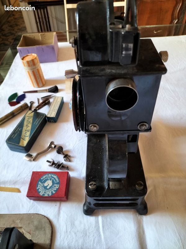 Projecteur Pathé Baby 1er Modèle – Années 1920 Avec Accessoires – Obturateur Fonctionnel