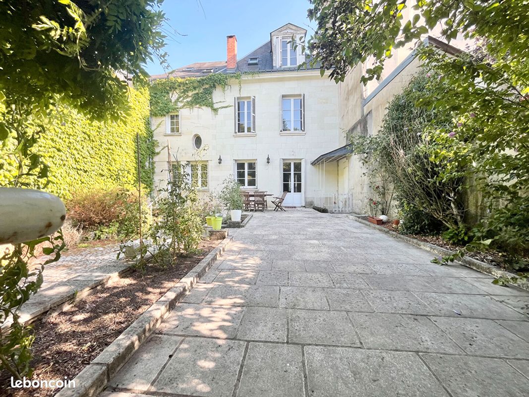 Maison 9 pièces 236 m² · à Tours · 236 m² · 1 050 000 €