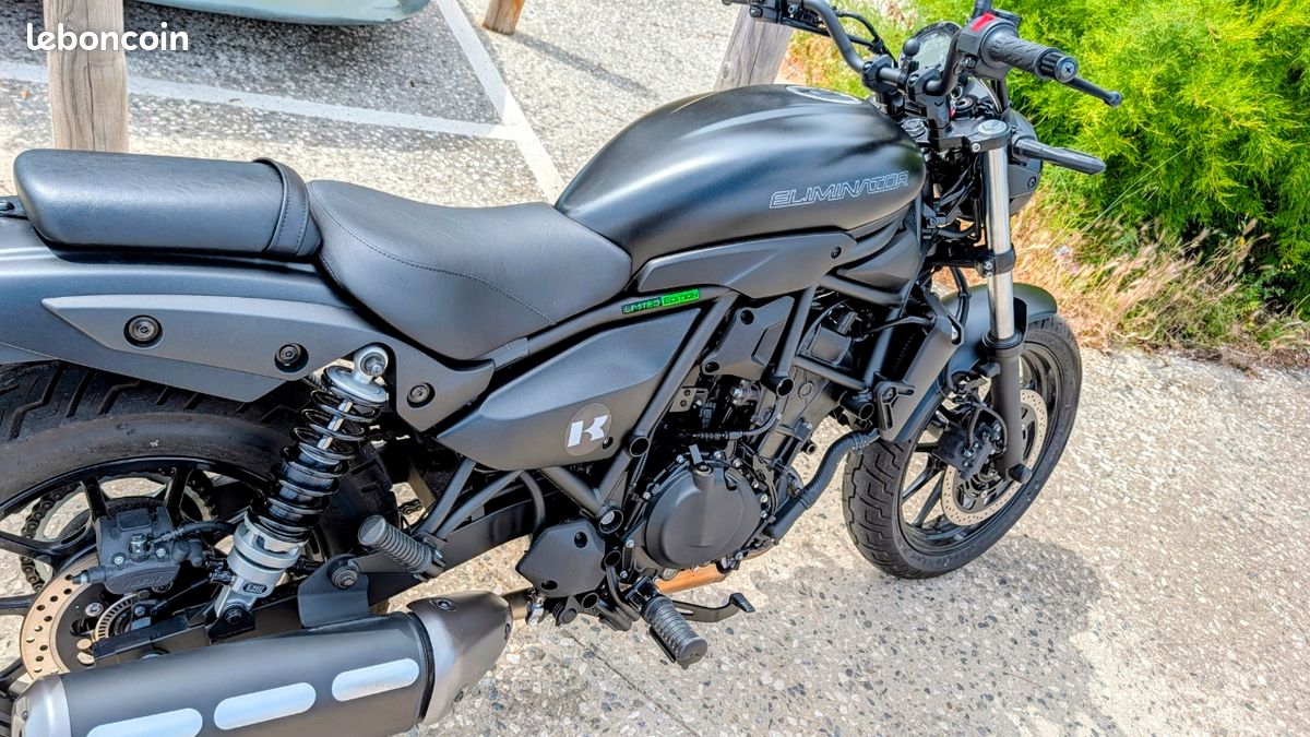Kawasaki Eliminator 500 état irréprochable. Plus de 1100 euros d'options dont amort. EMC. Garantie encore 2 ans (image 1)