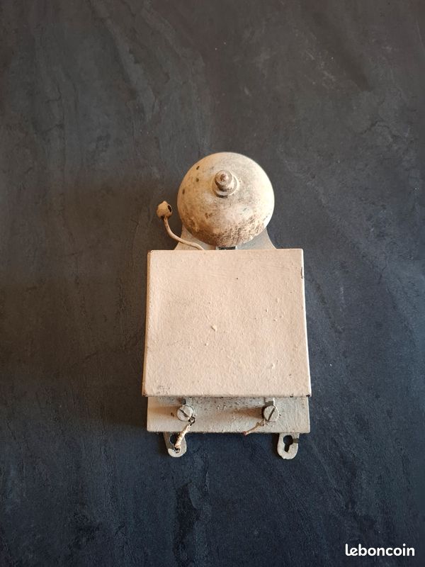 Sonnette ancienne de porte d'entrée (image 1)