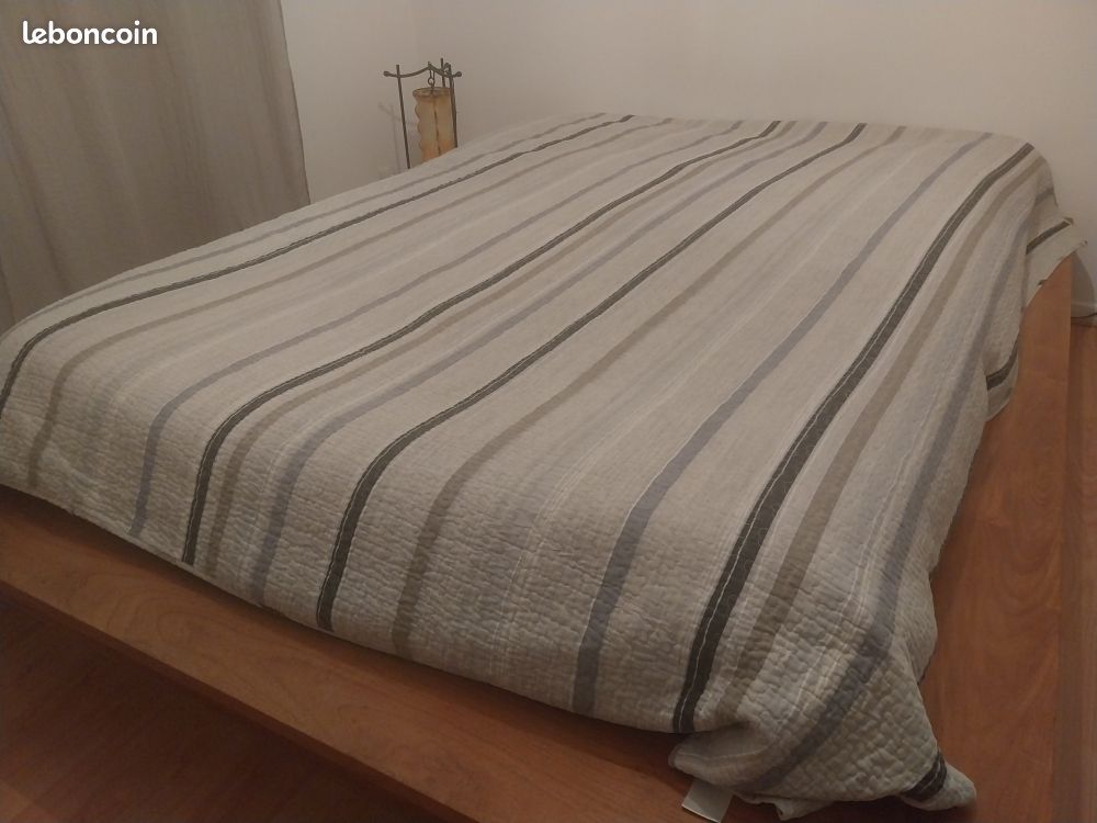 Lit Adulte en bois massif avec sommier et matelas (image 1)