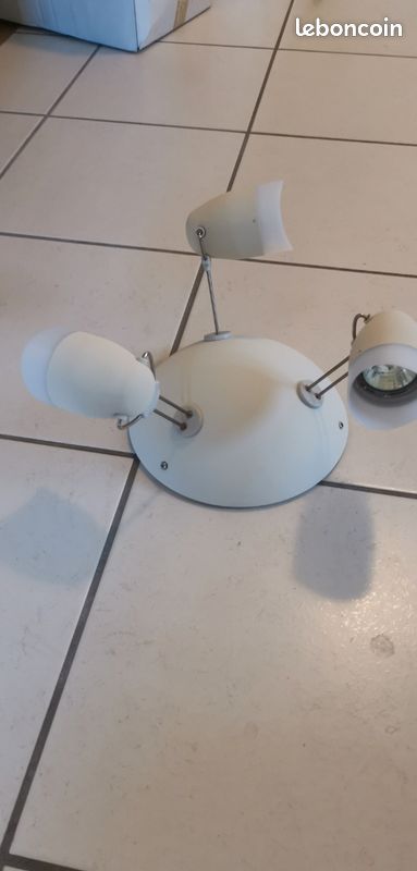 Luminaire plafonnier 3 spots de 20 W (image 1)