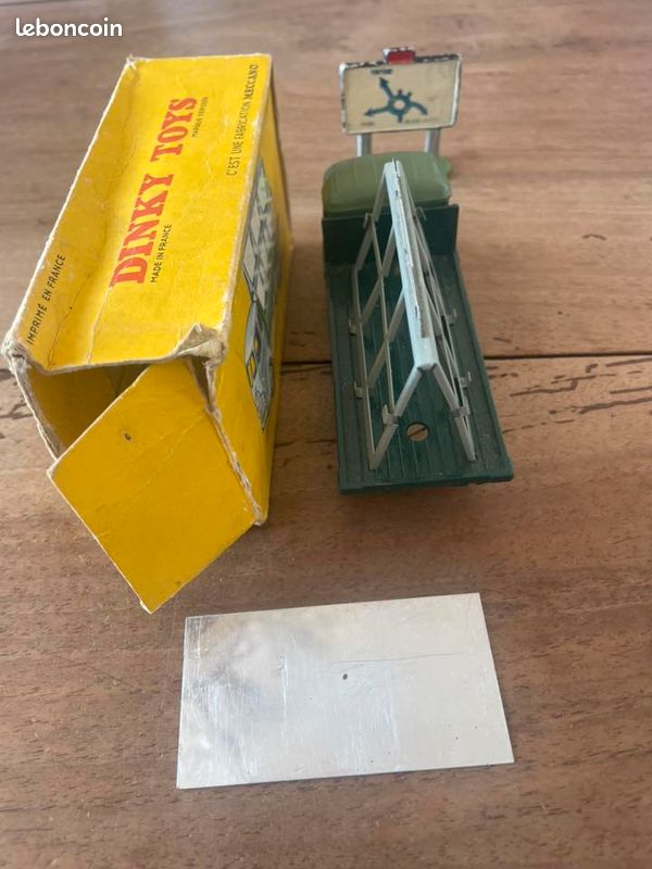 Le Camion Simca Cargo Miroitier Miniature De Dinky Toys Incomplet Au 1 50e 4489