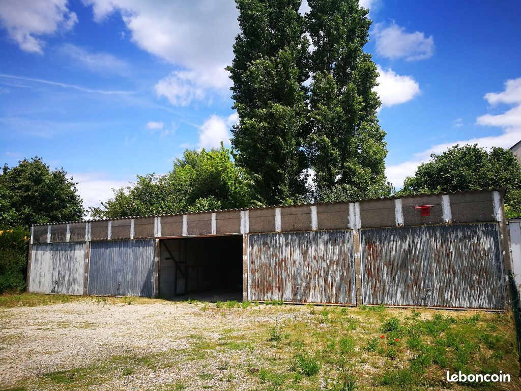 Garage/box Sully Sur Loire · à Sully-sur-Loire · 62 €/mois