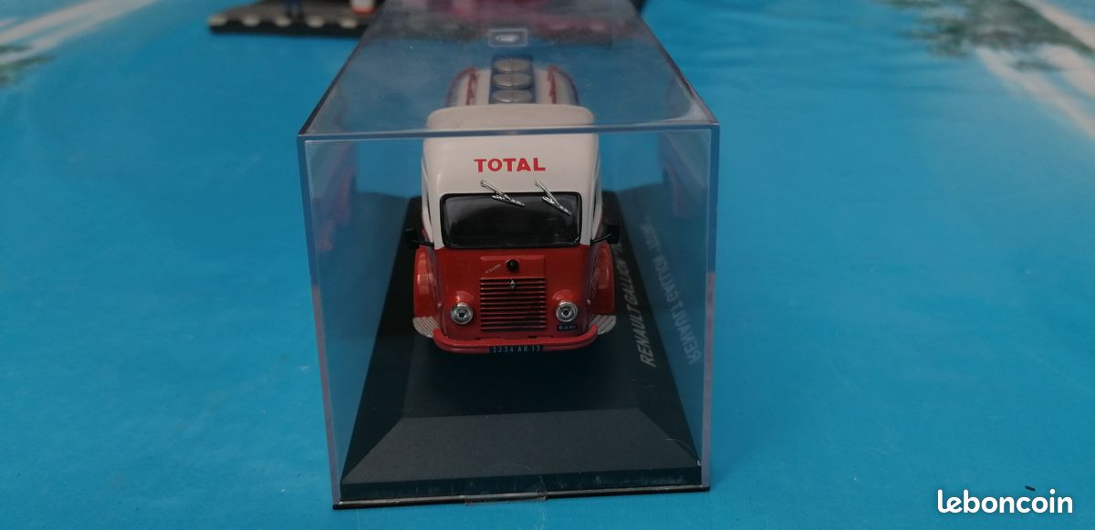Camion Miniature Renault Galion Total à L'échelle 1/43 - Marque IXO - Neuf Sous Boîte