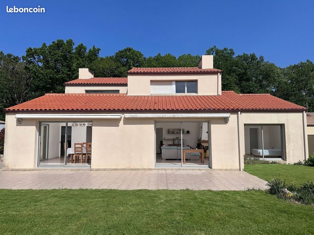 Maison 7 pièces 178 m² · à Saint-Aignan-Grandlieu · 177,8 m² · 390 000 €