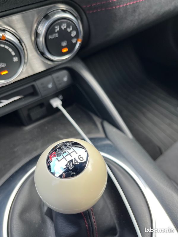 Bouton De Levier De Vitesse D'Origine En Cuir Pour Mazda MX-5 (Miata) NB - 5 Vitesses - Référence M523-17-520 - Neuf