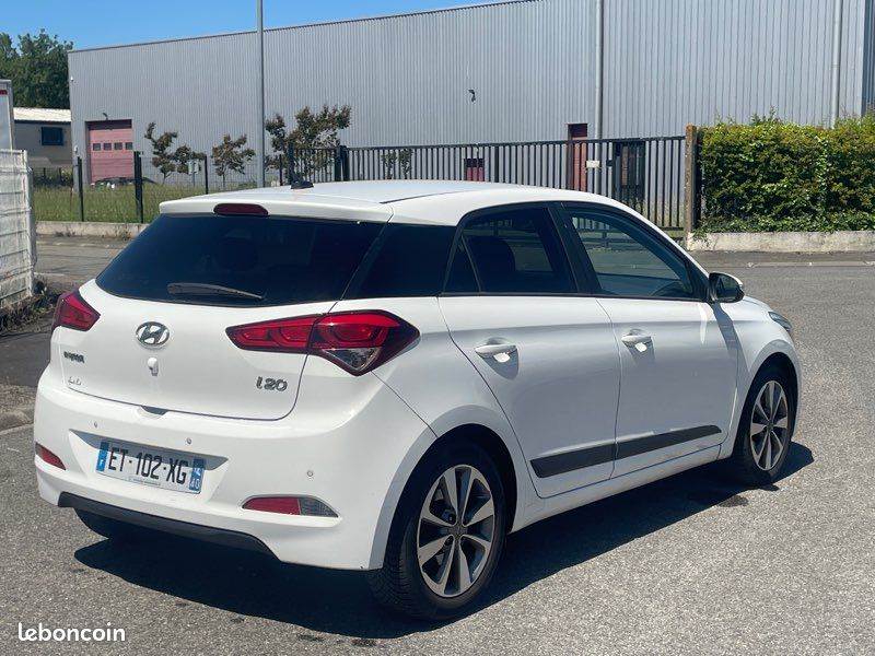 HYUNDAI i20 II 5 Portes 1.1 CRDi 12V 75 cv (image 3)