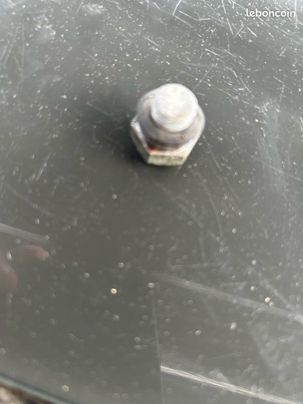 Boulon / Vis de cuve carburateur Honda F42 (image 2)