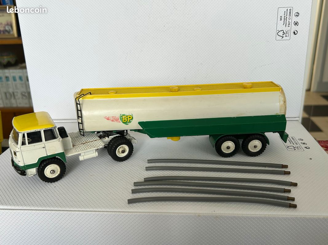 Dinky en boîte, Tracteur Unic et Semi Air BP, Nr. 887 | Kaufen auf