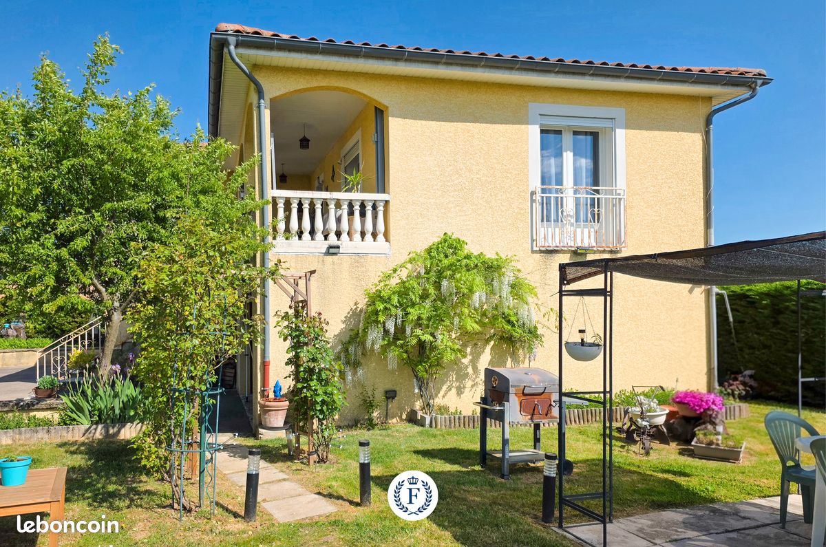 Maison 7 pièces 230 m² · à Deux-Grosnes · 230 m² · 250 000 €