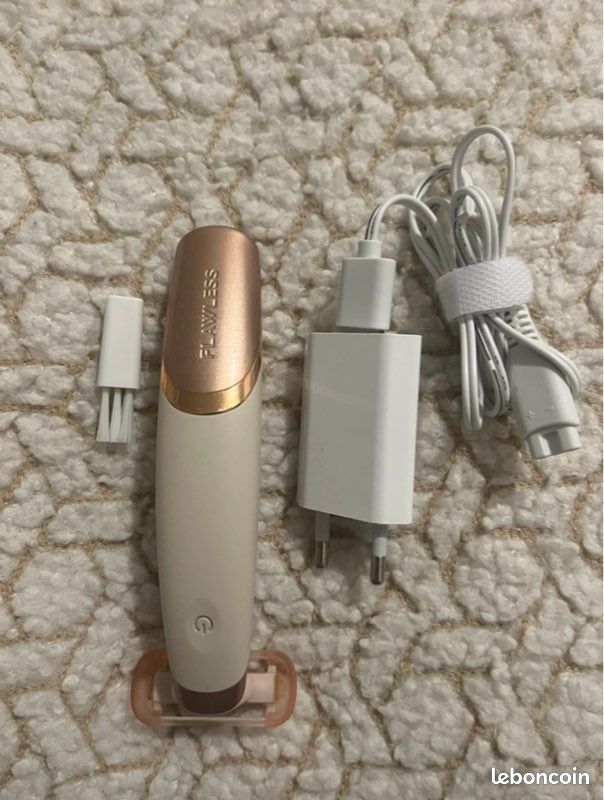 Rasoir électrique de la marque flawless (image 1)