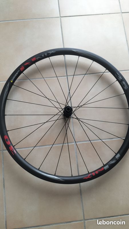 ROUE AVANT VINTAGE 700C boyau MAVIC + moyeu Atom – Vintage