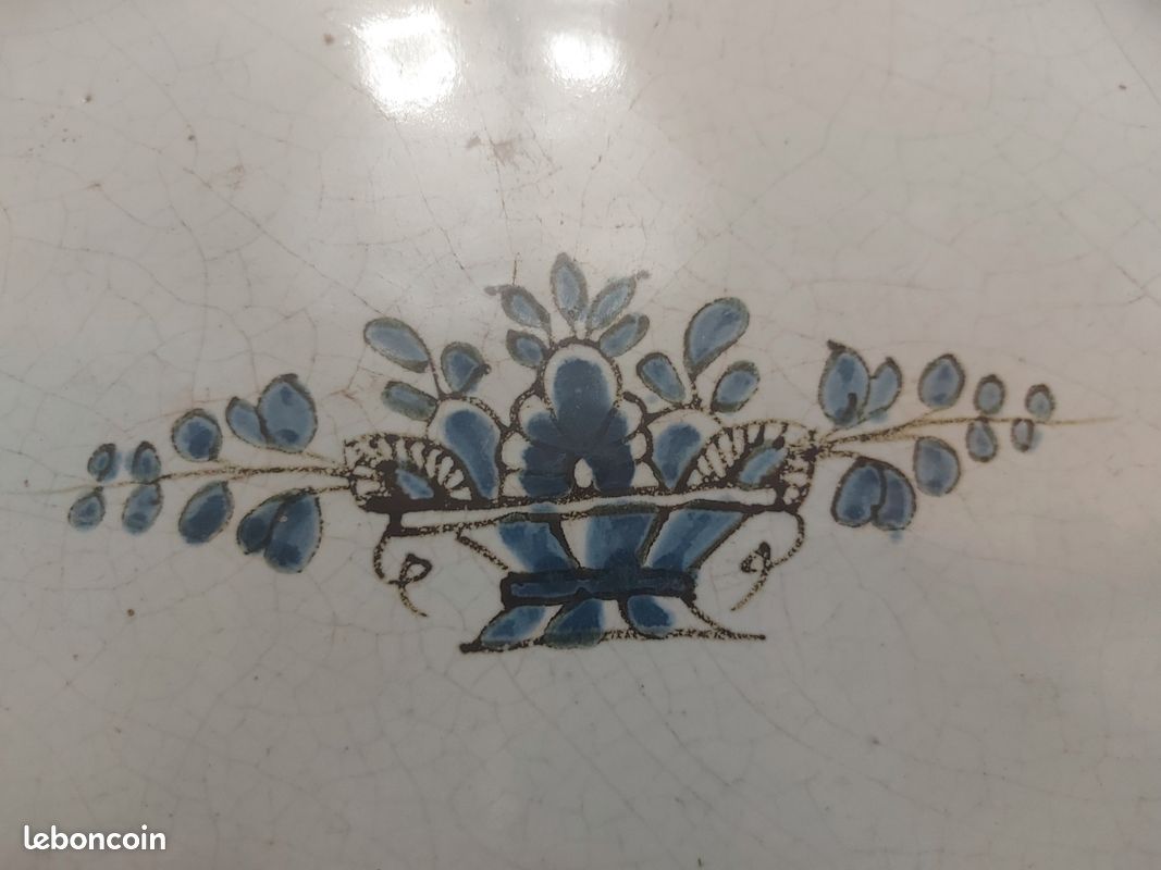 3 plats très anciens en faience dite Cul noir Forges les eaux vendus en l'état (image 12)
