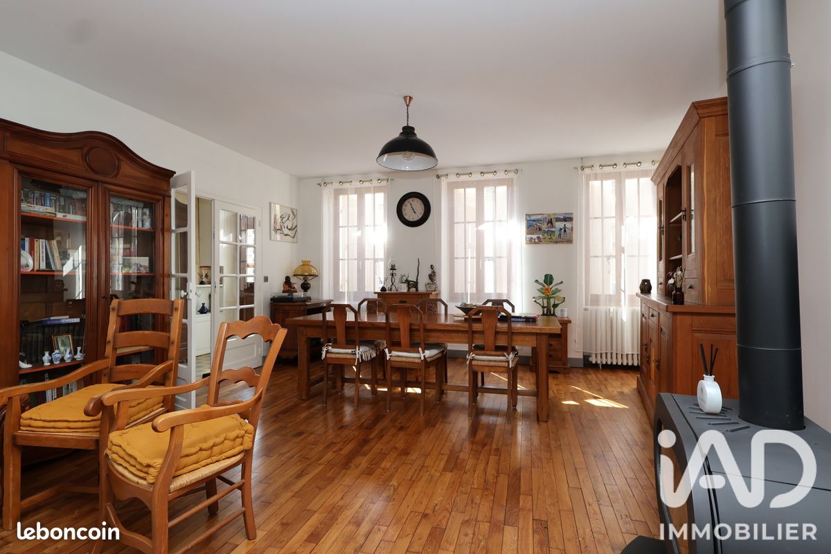 Maison 8 pièces 195 m² · à Lurcy-Lévis · 195 m² · 202 500 €